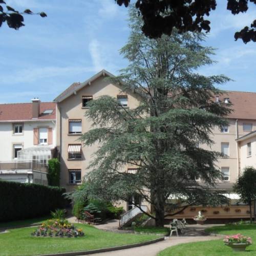 1 Infirmière coordinatrice 4 Infirmières 17 Aides soignantes 